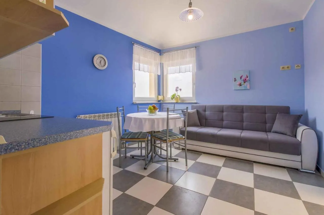 Apartment Holiday Homes In Selce 41669