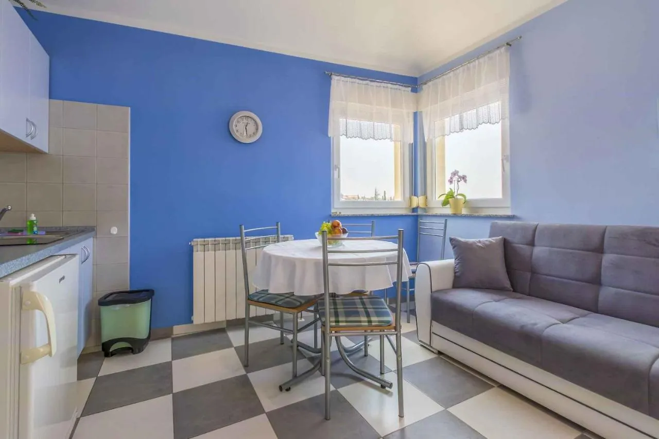 Apartment Holiday Homes In Selce 41669 Croatia