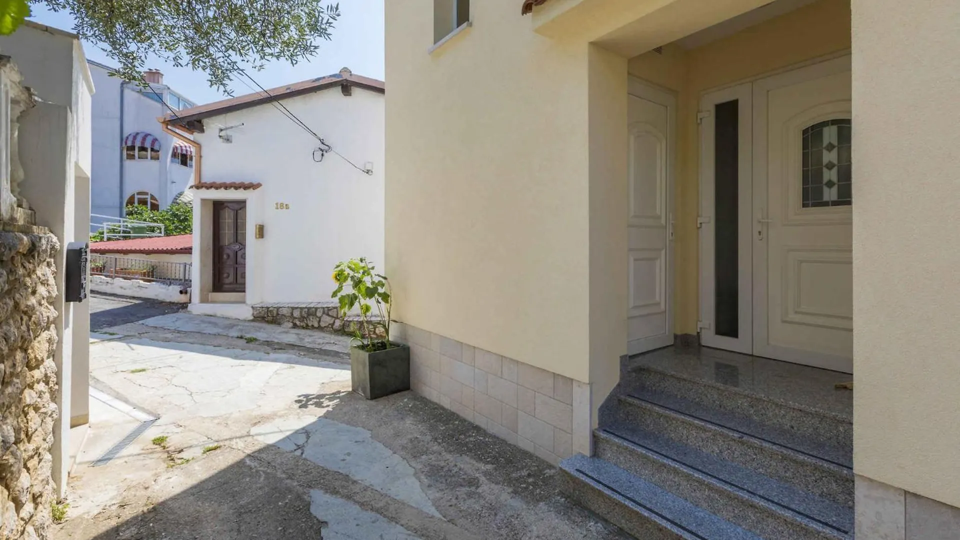 Apartment Holiday Homes In Selce 41669